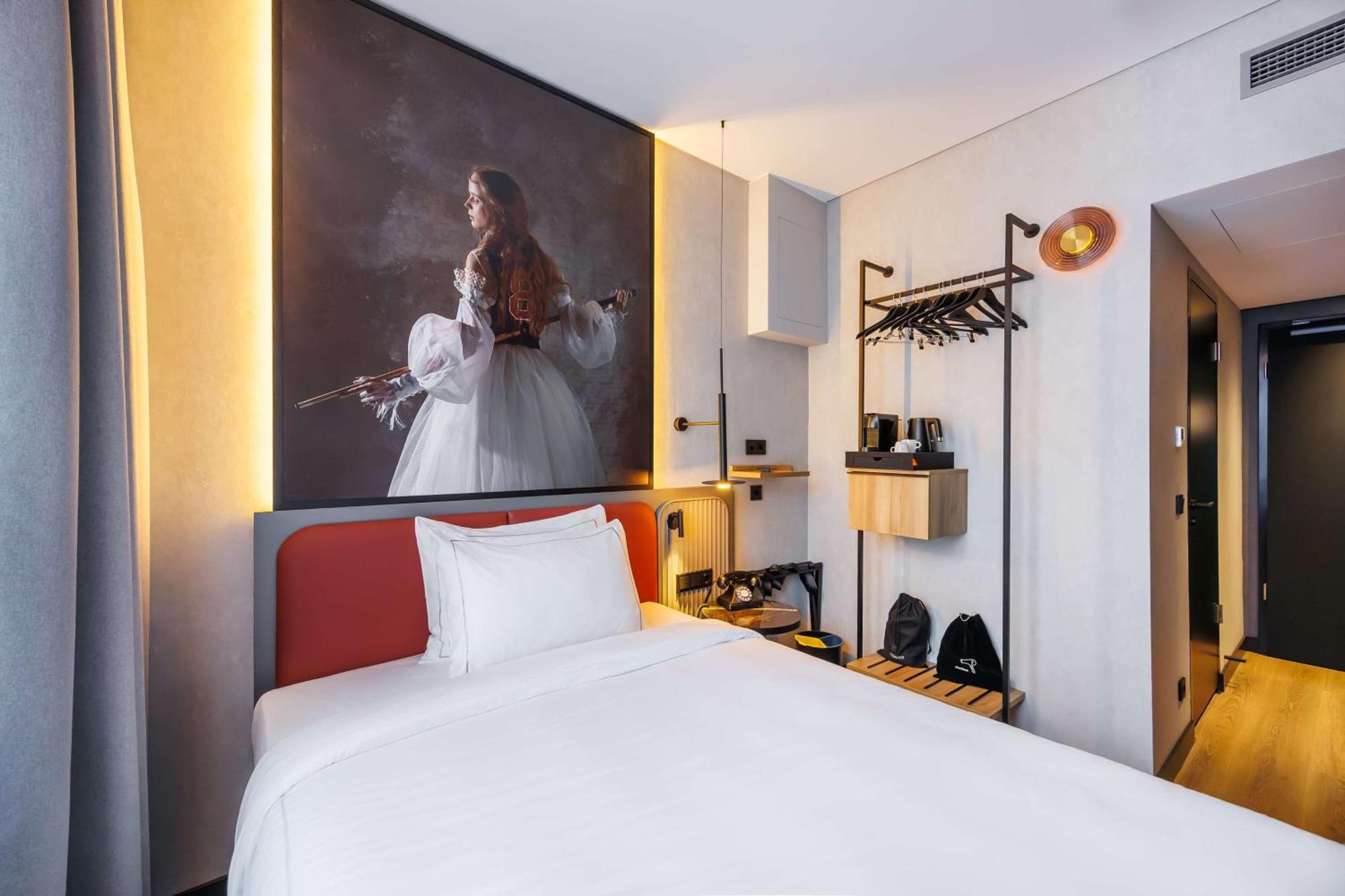 Radisson Red Berlin Kudamm Hotel Exterior photo