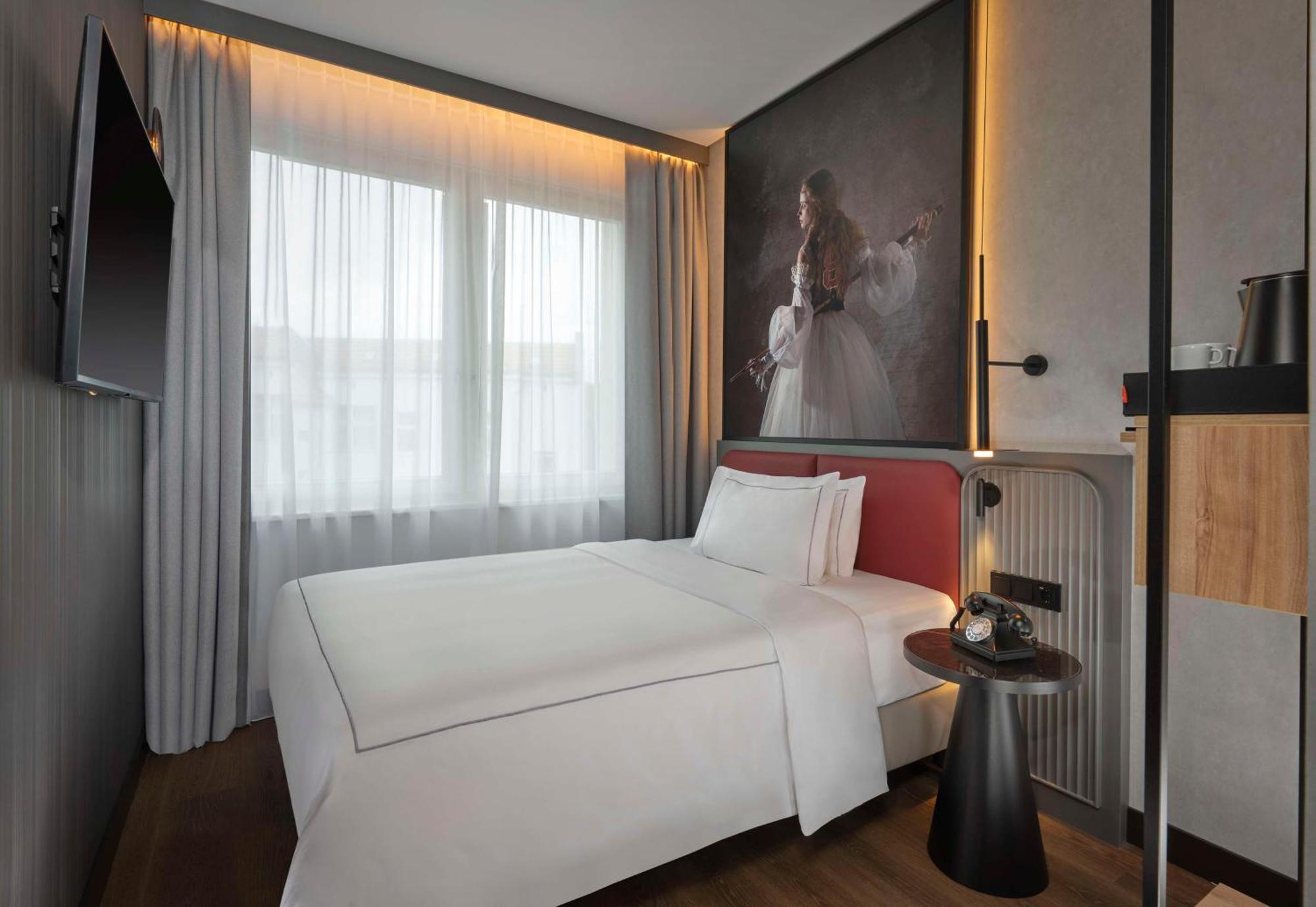 Radisson Red Berlin Kudamm Hotel Exterior photo