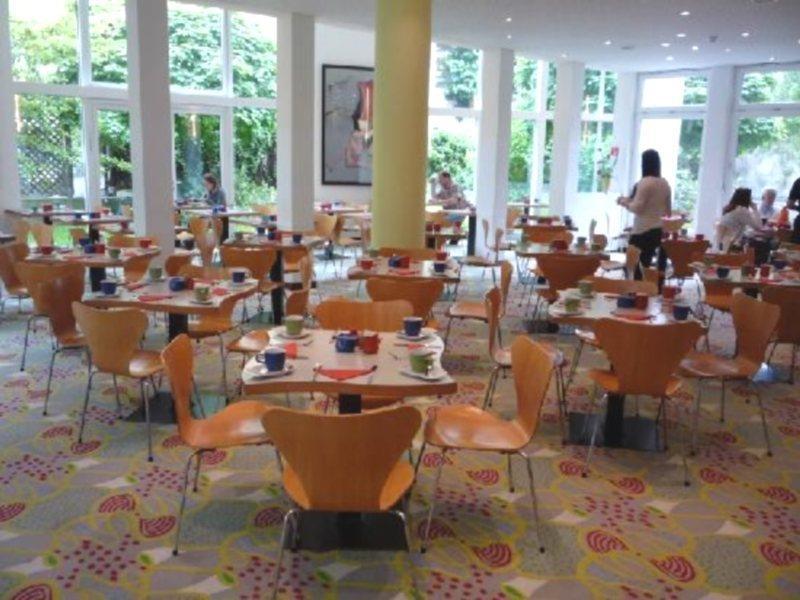Radisson Red Berlin Kudamm Hotel Exterior photo